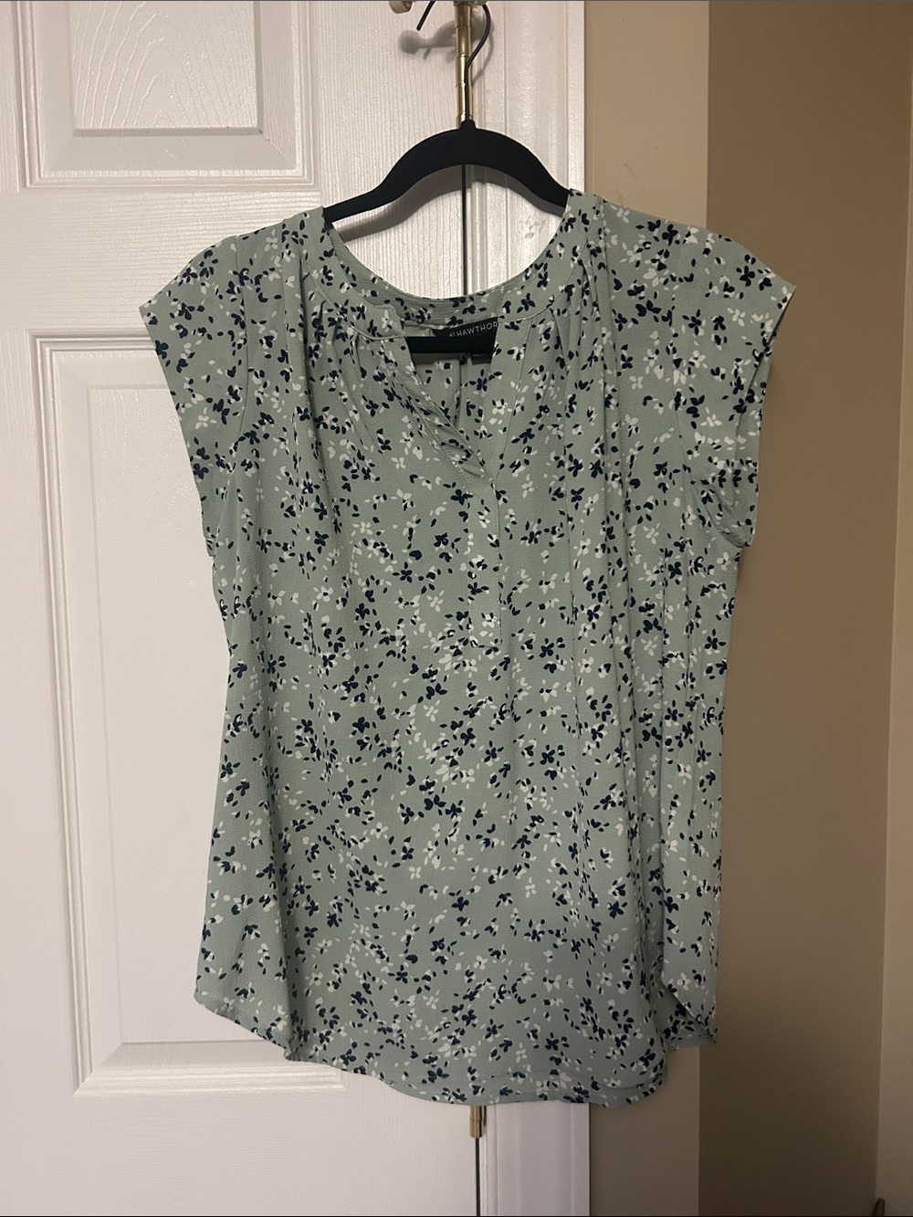 41 Hawthorn Light Gray Floral Cap-Sleeve Henley Blouse with Navy and White Print - Picture 2 of 3